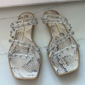 Dolce vita slide on Sandler!